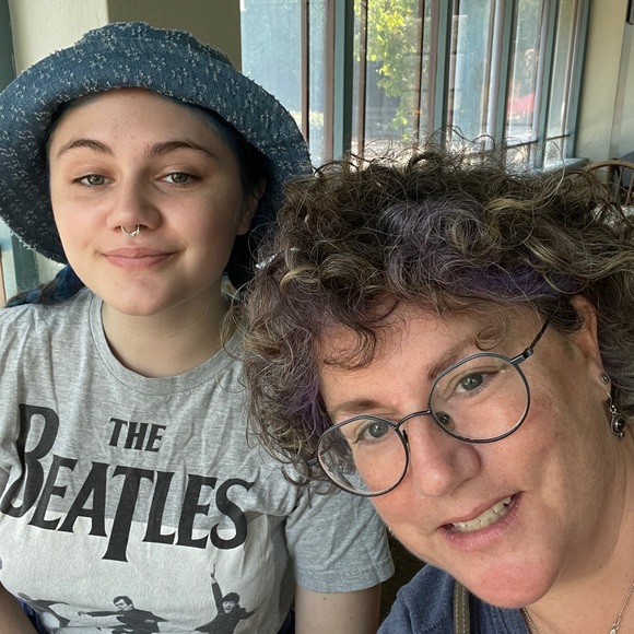 Meet your Posher, Sulyn - Picture 7 of 7